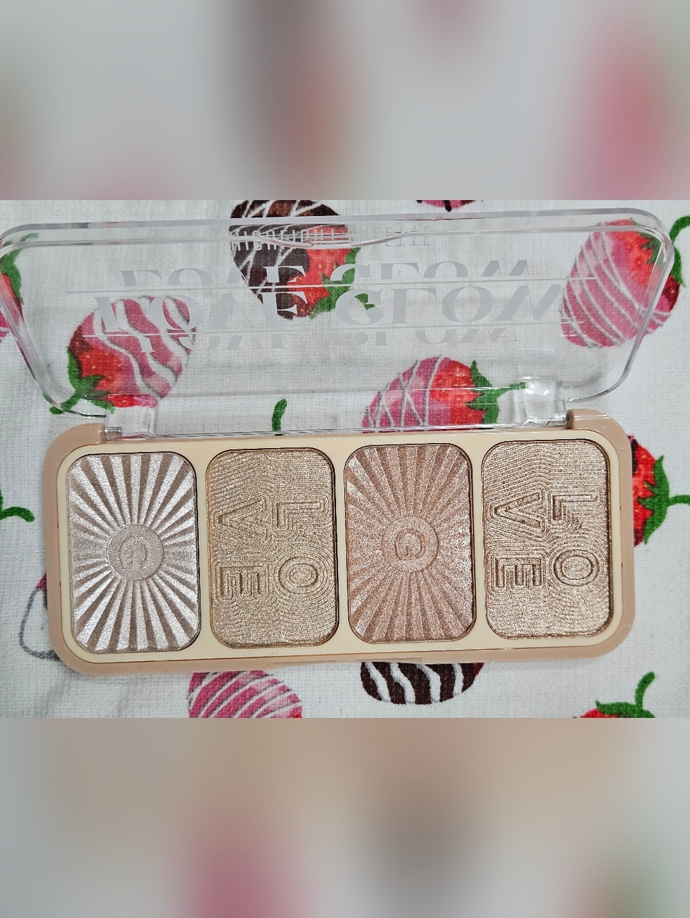 Highlighter + Oil Control Powder Bundle - Picture 6 of 12